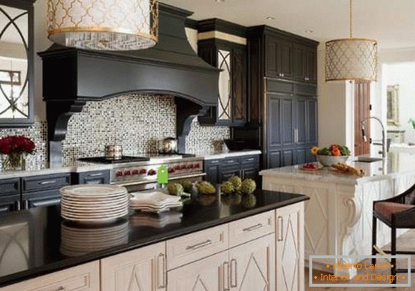 Chic design of black and white kitchen - photo in classic style