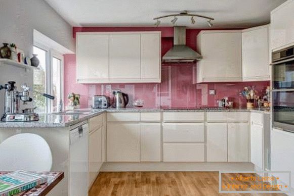 Kitchen white satin - photo in combination with a pink apron
