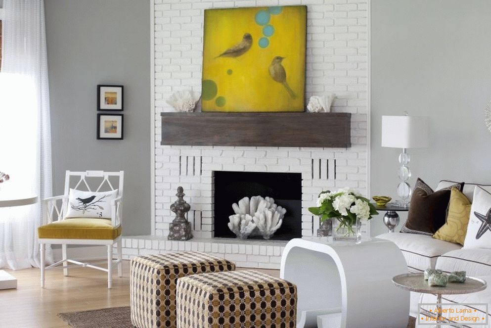 Picture with birds on the fireplace