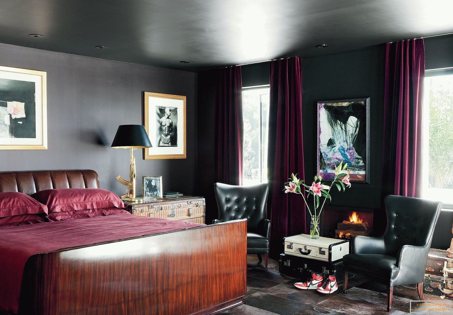 Black ceiling, gray walls and Bordeaux textile