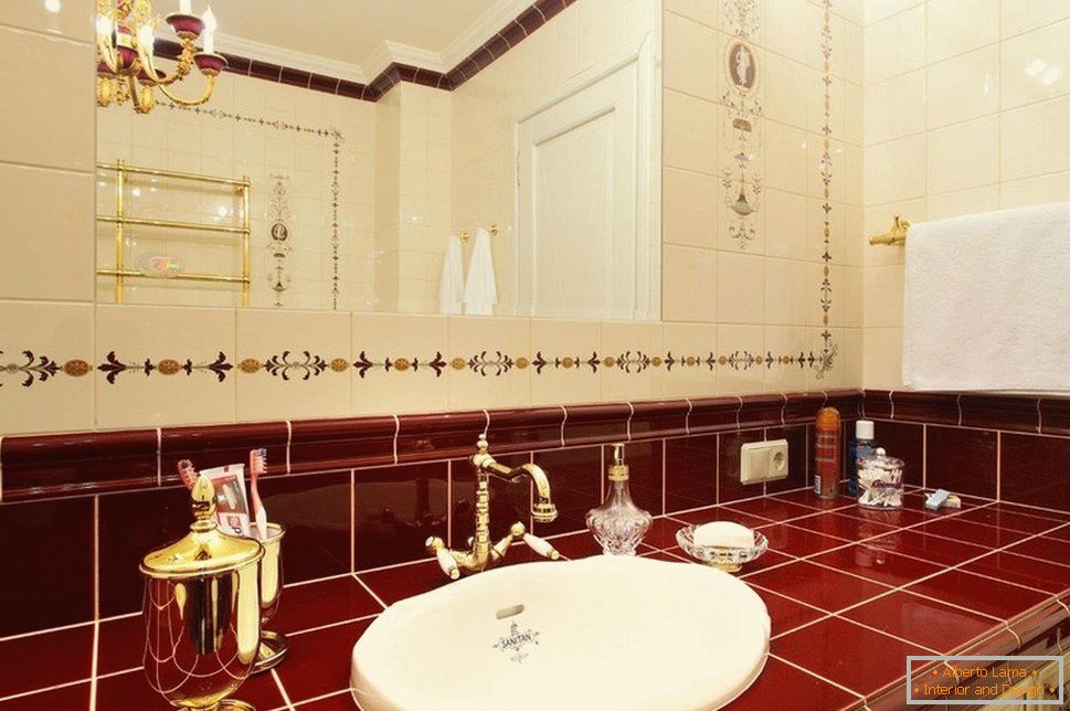 The combination of beige and burgundy ceramic tiles