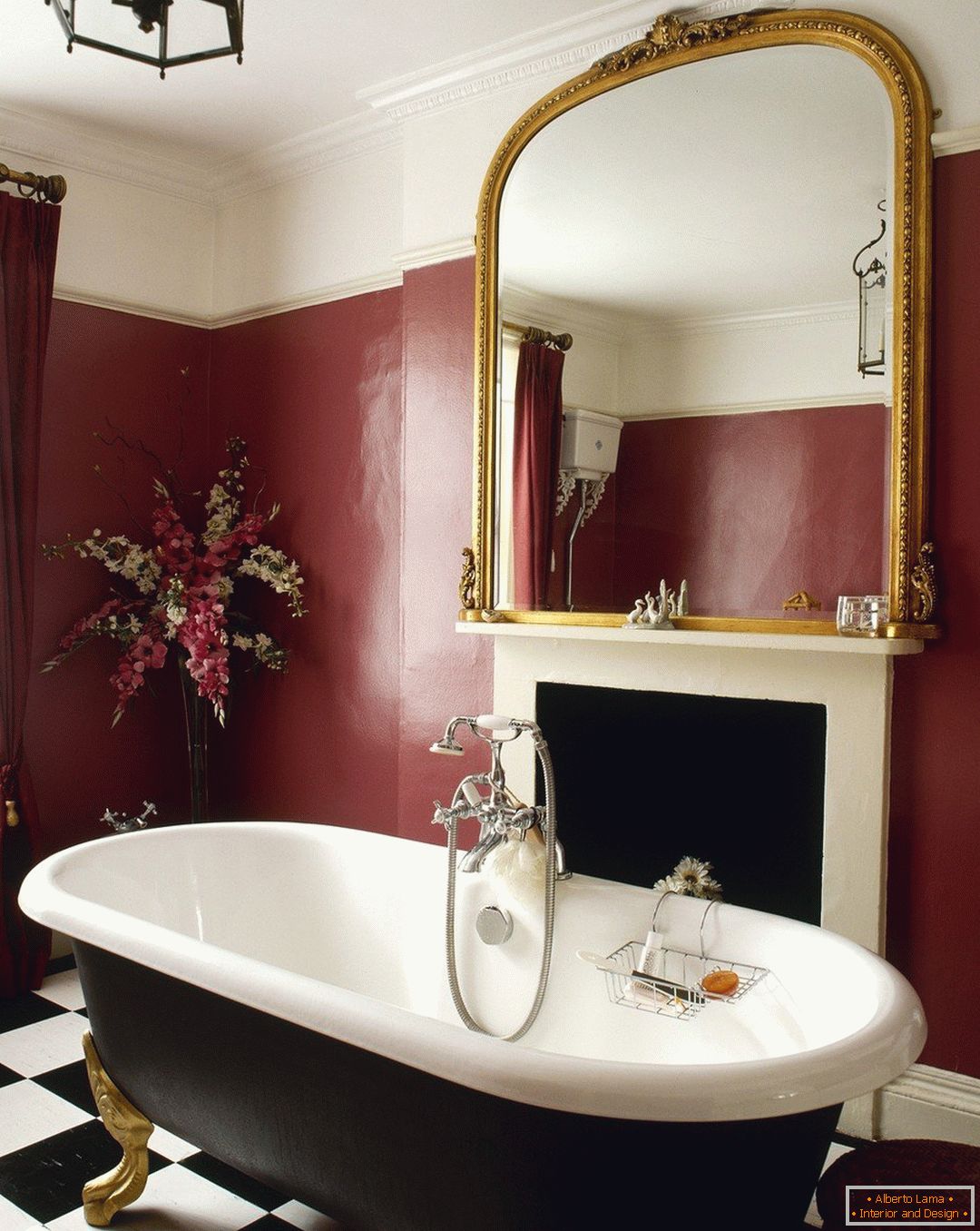Wall claret color in the bathroom