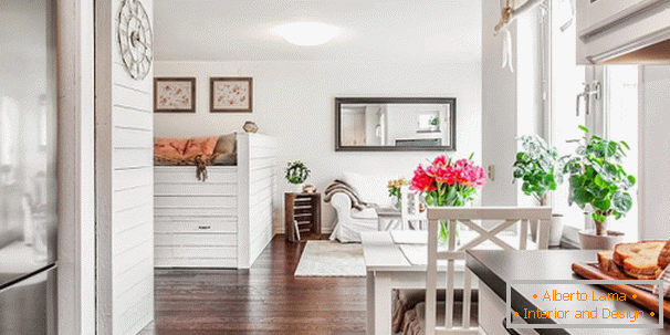 Dining area in studio apartment