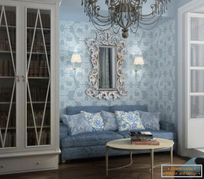 Guest room in blue tones. Wall decoration is selected in accordance with the requirements of the Baroque style.