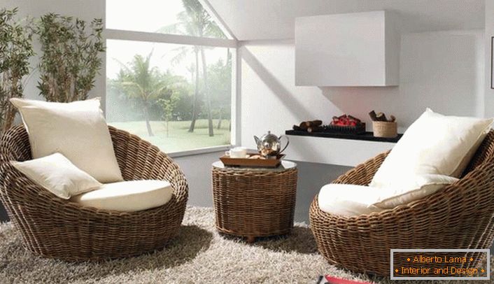 Wicker voluminous armchairs with white soft pillows complete with a carpet with a high pile will be the best decoration of the guest room in eco-style.