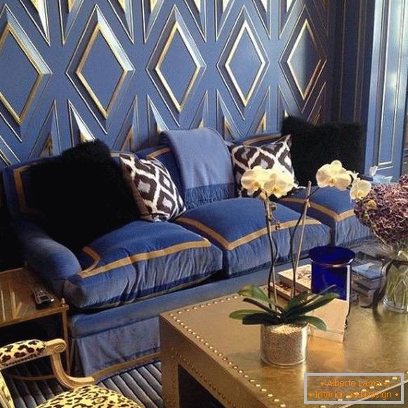 The combination of blue and golden hues in the interior