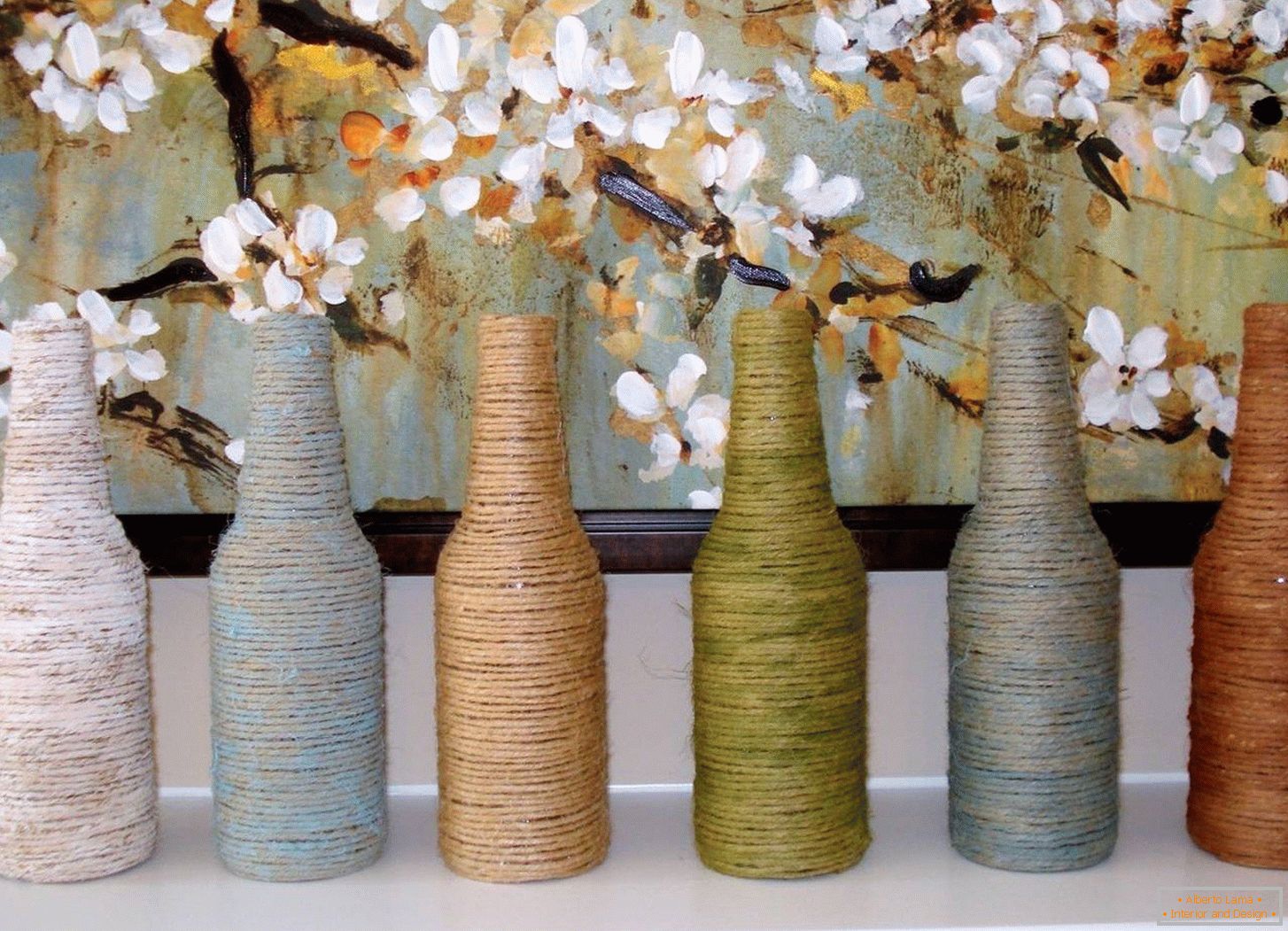 Bottles with decor threads