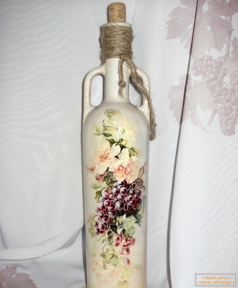 Decoupage on the bottle