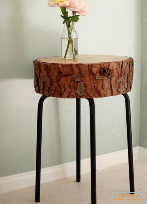 Table-stand from logs