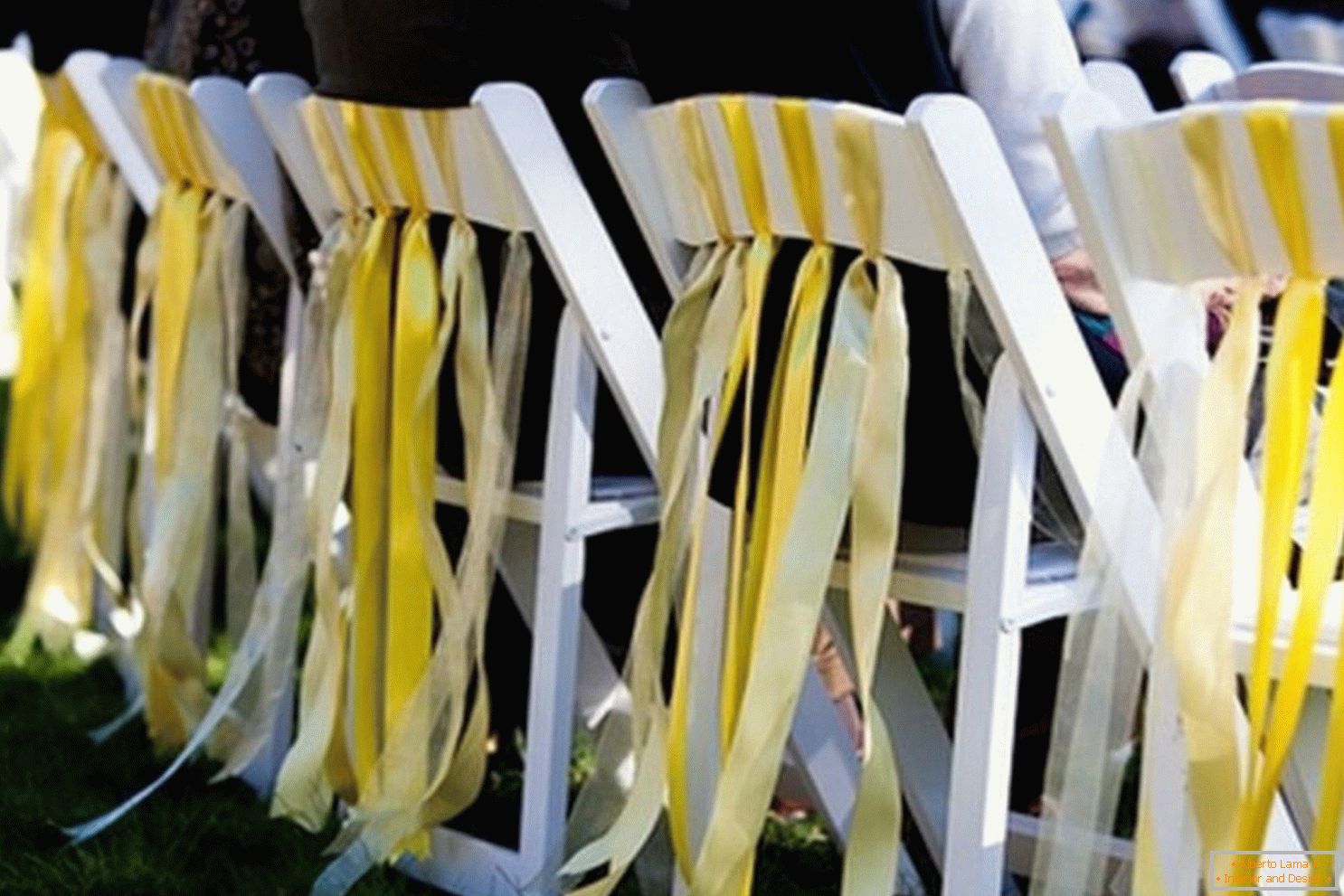 Armchairs decorated with ribbons