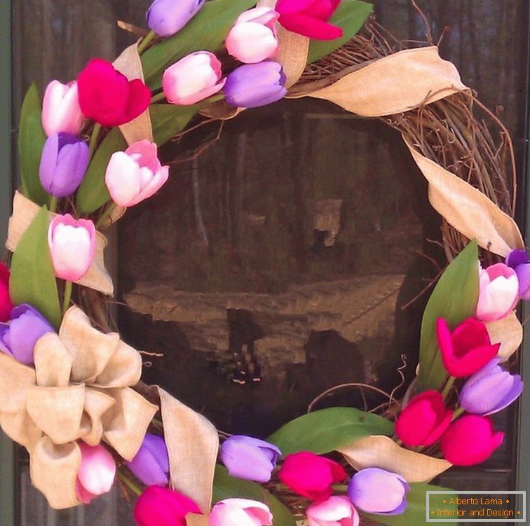 Wreath of live tulips