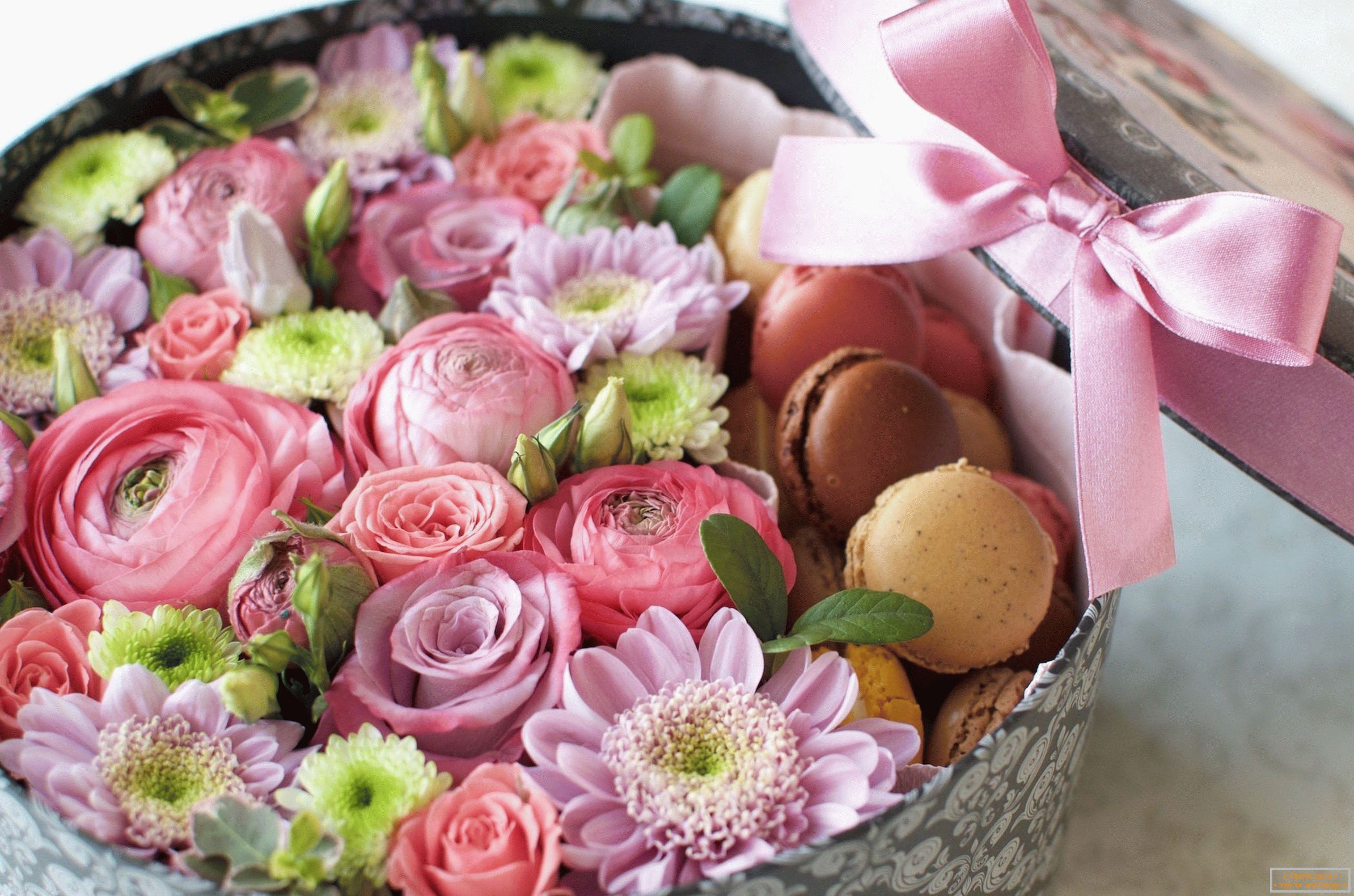 Box with flowers and pasta