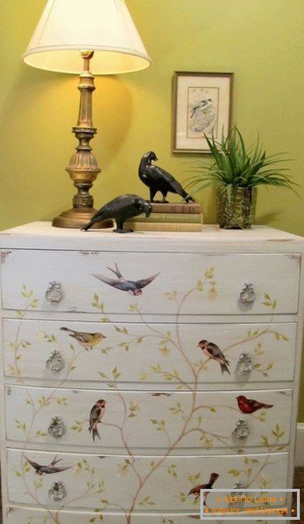 Draw on the old chest