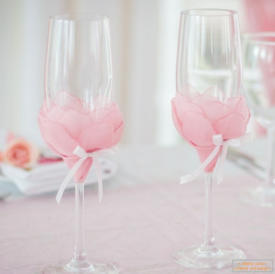 Ribbons and petals on the glasses
