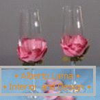 Wedding glasses with rose petals decoration