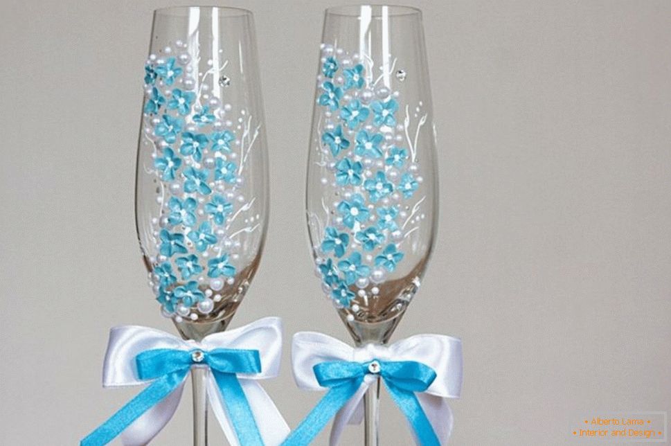 Wedding glasses with a pattern of polymer clay