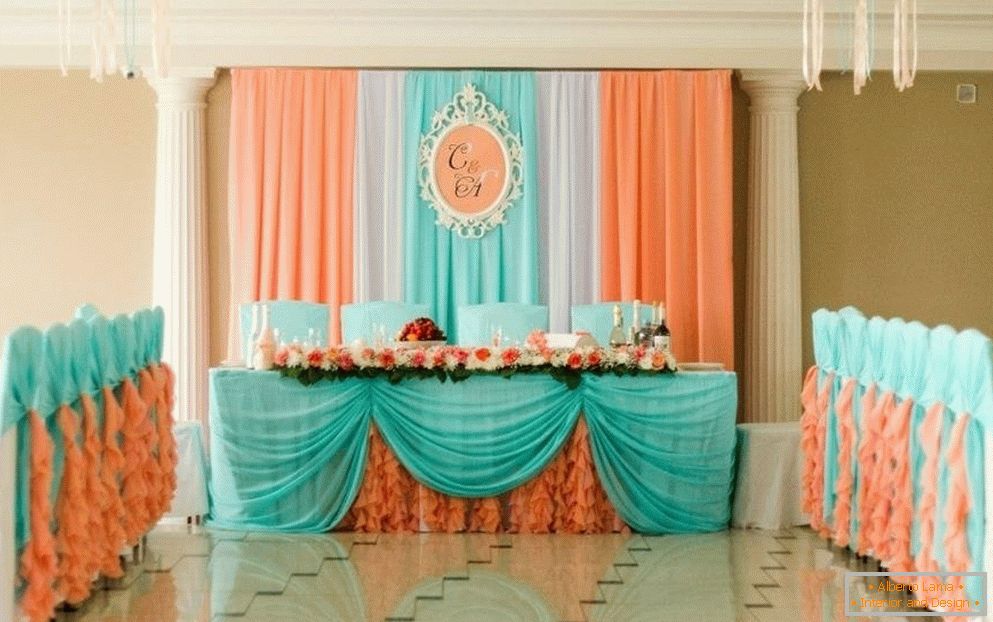 Bright fabric in the decoration of the hall