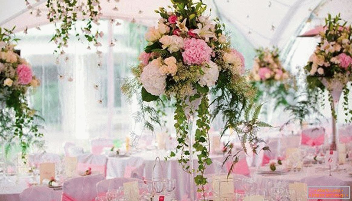 Decoration of the wedding hall with fresh flowers