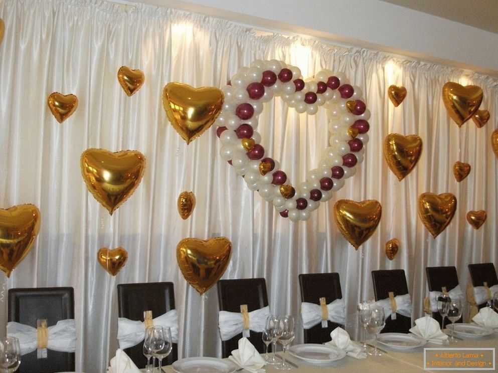 Decoration of the wedding hall with your own hands