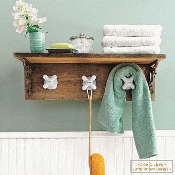 Creative decor in the bathroom - photo of a towel rail