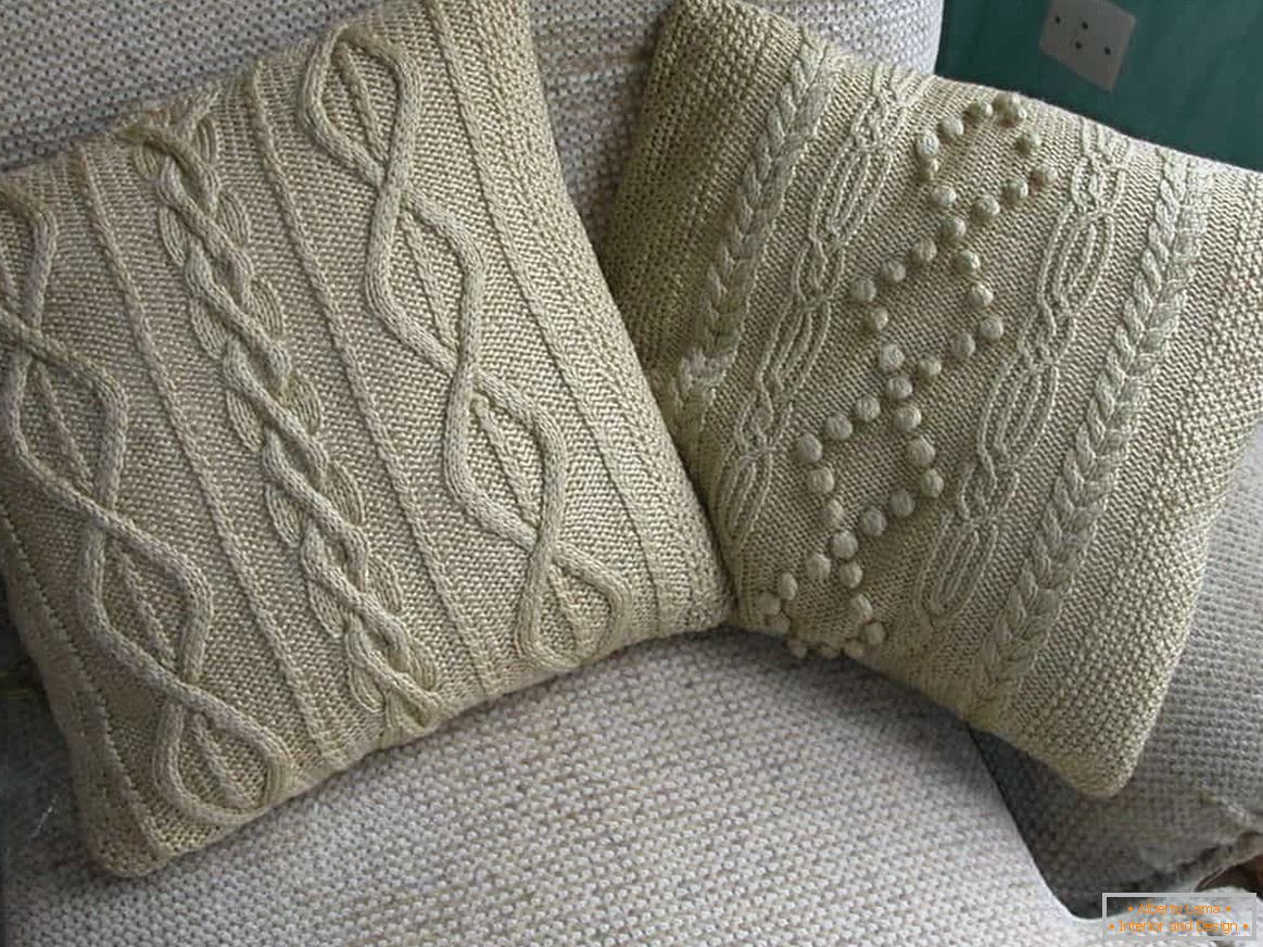 Knitted decorative pillows
