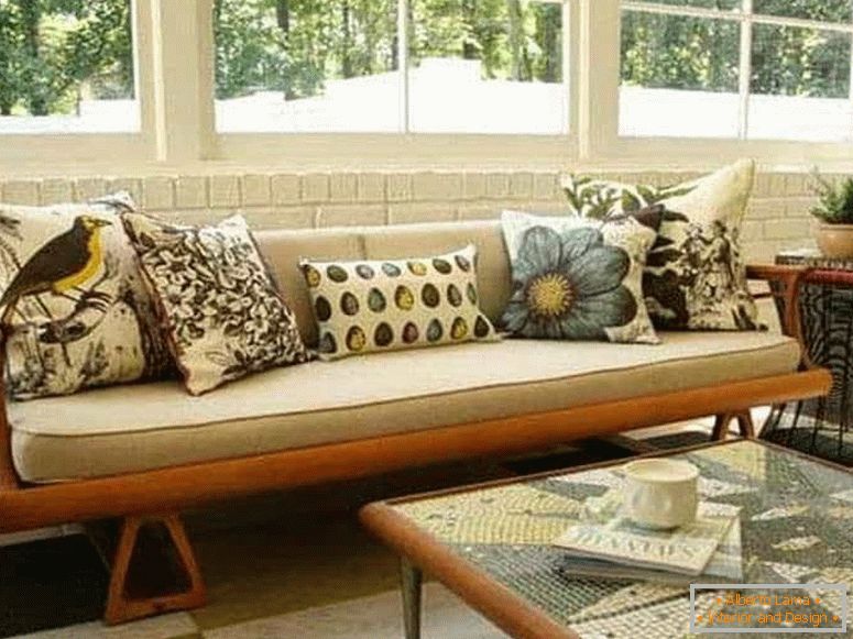 Pillows with natural ornaments