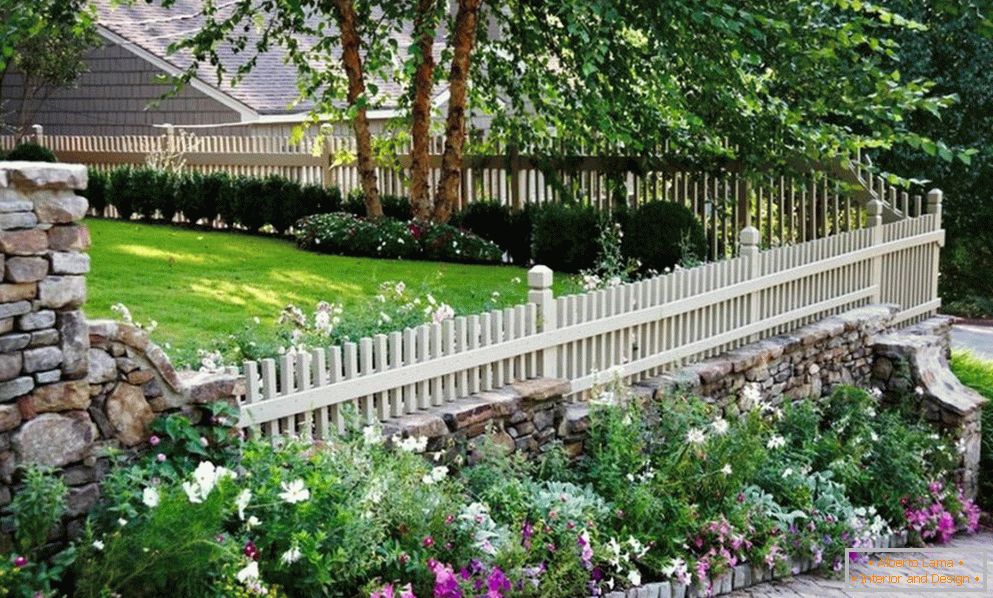 Low fence for decoration