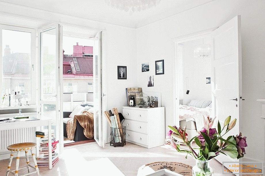 Living room with access to the balcony in white color