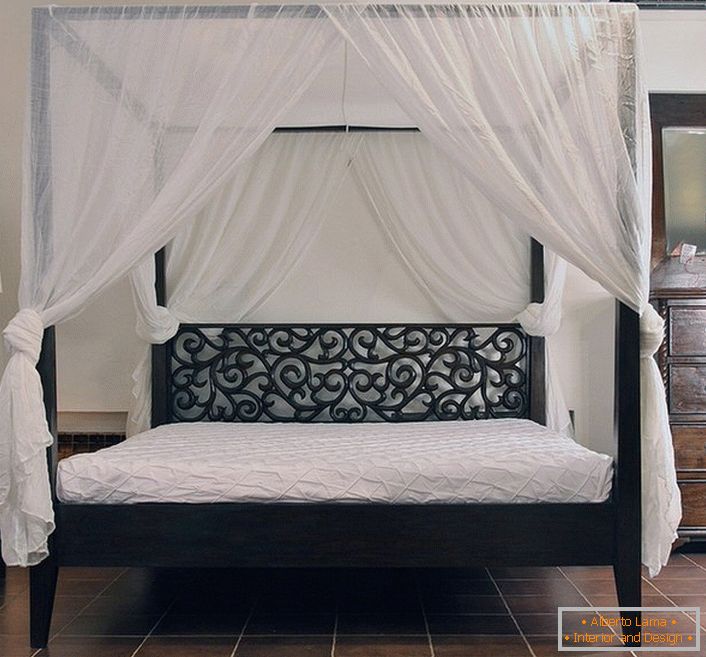 The bedroom in the Art Nouveau style is attractive due to the proper organization of the bed. For sewing canopy lightweight natural fabric was used.