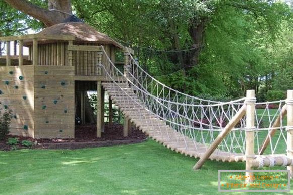 pendant-bridge-child-house