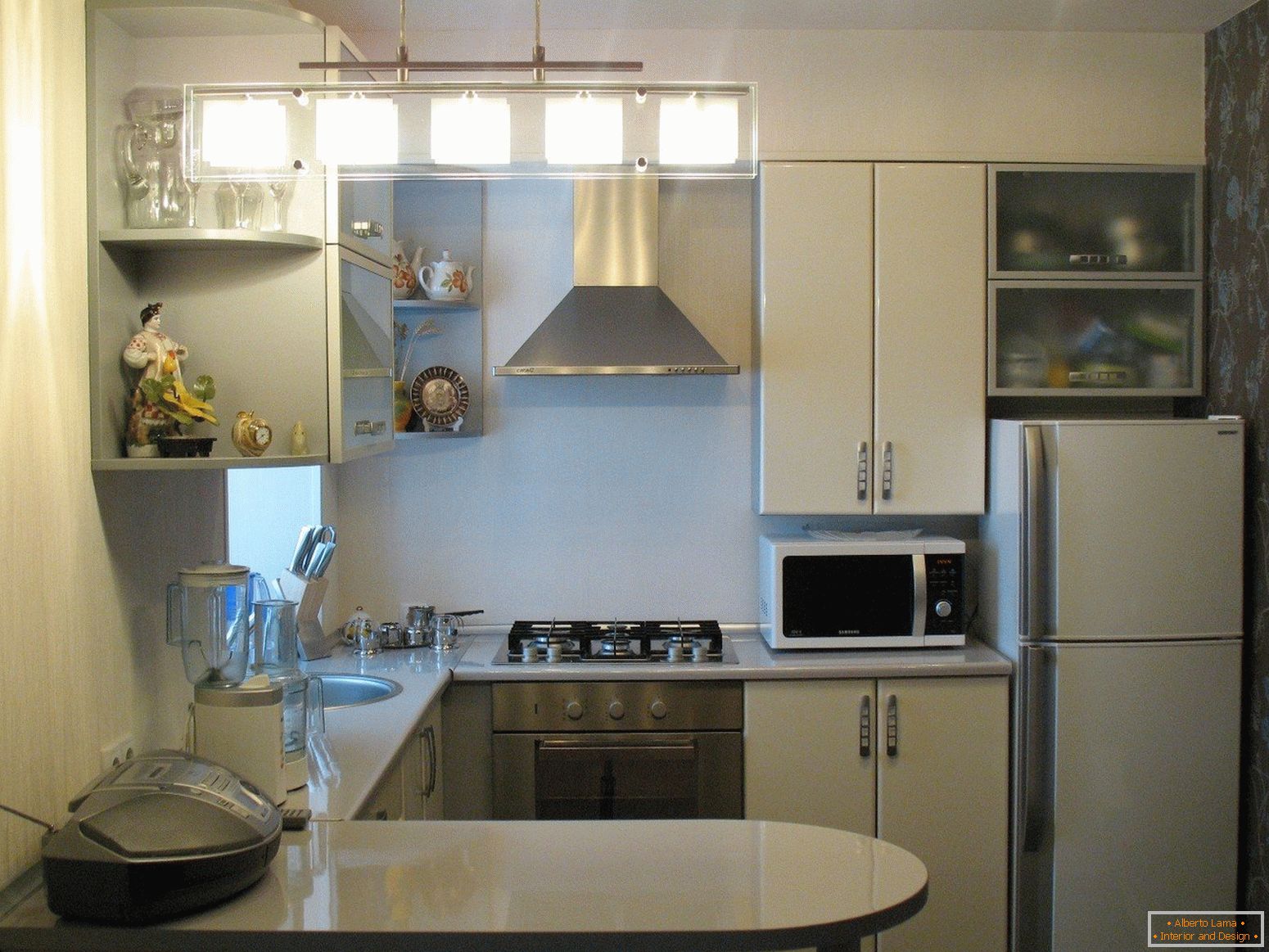 Kitchen with breakfast bar