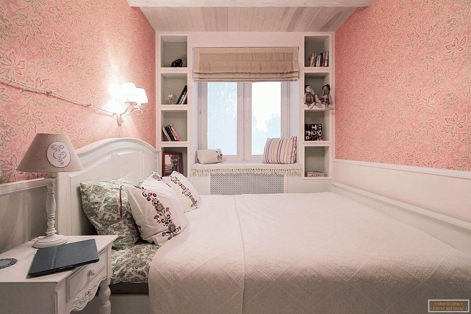 Bedroom with a wallpaper and a wooden ceiling