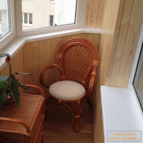 Small panoramic balcony - photo of furniture and finishes