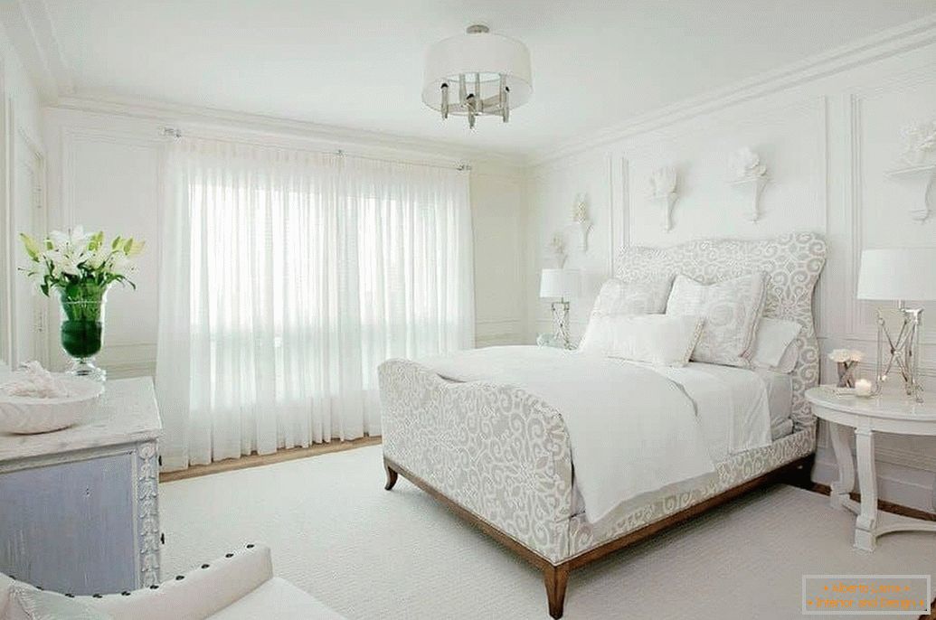 Design of a white bedroom in a classic style