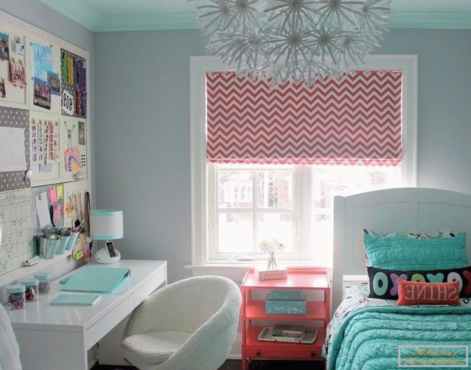 Shades of turquoise in the nursery for the girl
