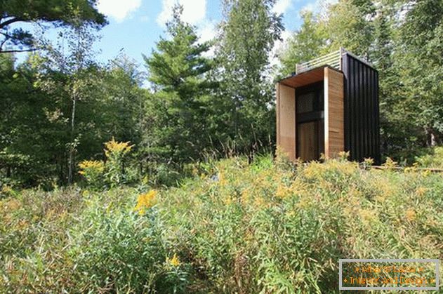 Design of a house from containers ^ in harmony with nature