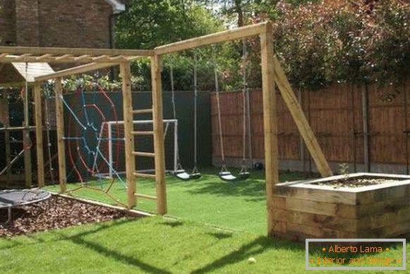 Children's swing in the design of the courtyard of a private house - photo