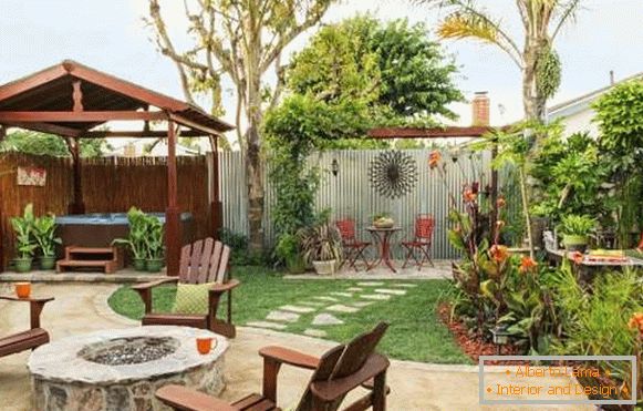 The layout of the yard of a private house - a photo of a beautiful courtyard in a modern style