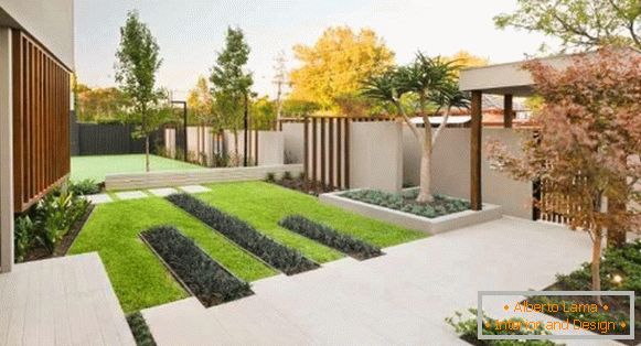 На фото 12: Landscaping yard design