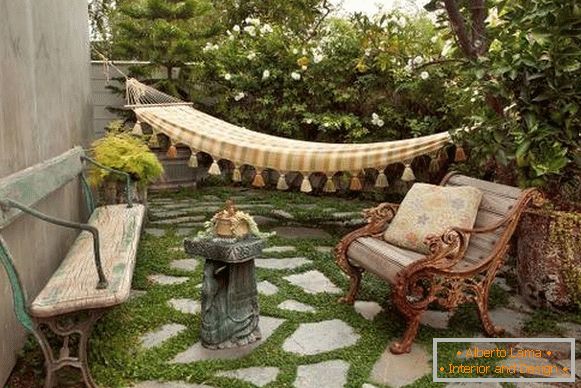 How to decorate the yard with your own hands - photo of a beautiful recreation area