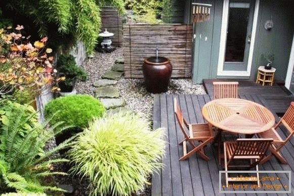 How to decorate the yard with your own hands - photo of garden furniture and decor