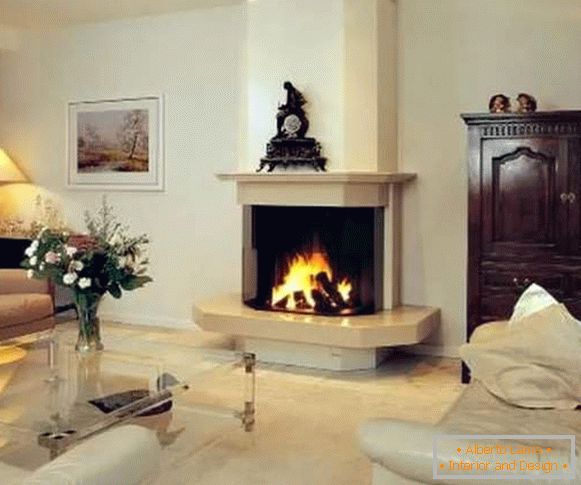 Interesting ideas for the design of a living room with a fireplace in a private house
