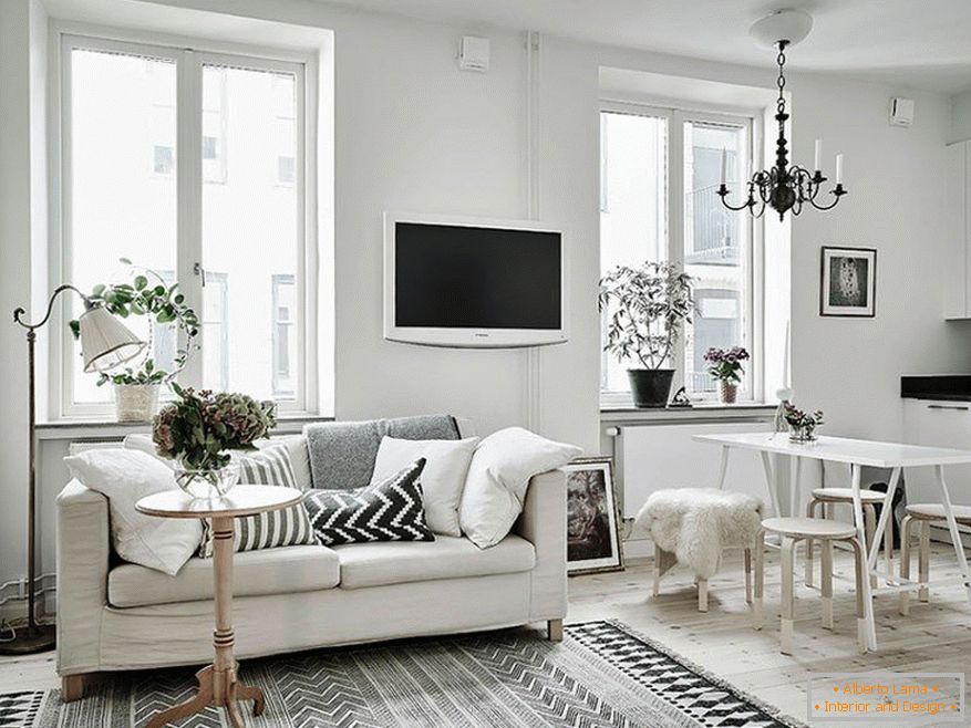 White color expands room space