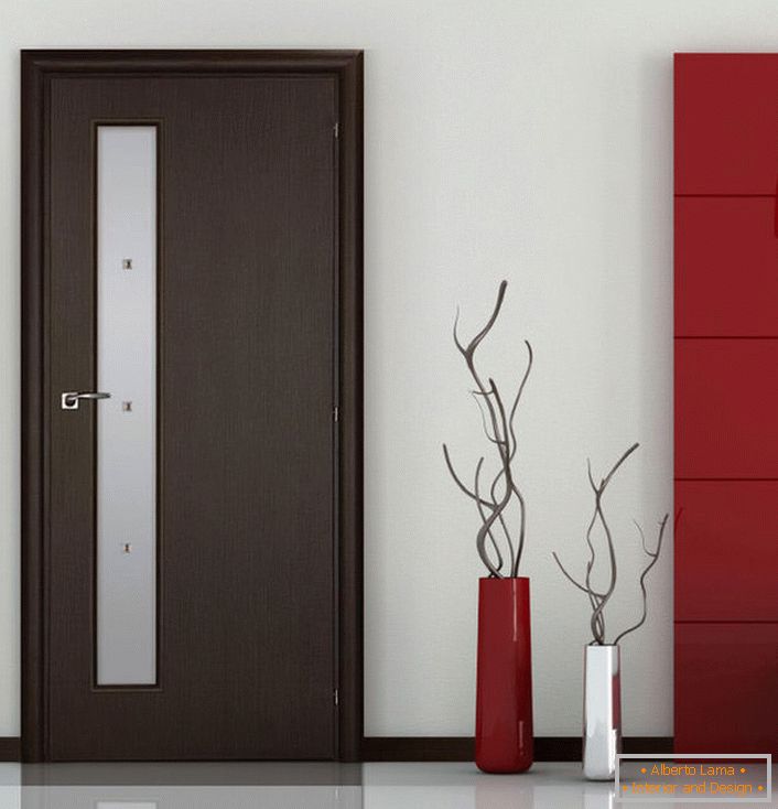 Doors in Wenge style look good with a translucent frosted glass. 