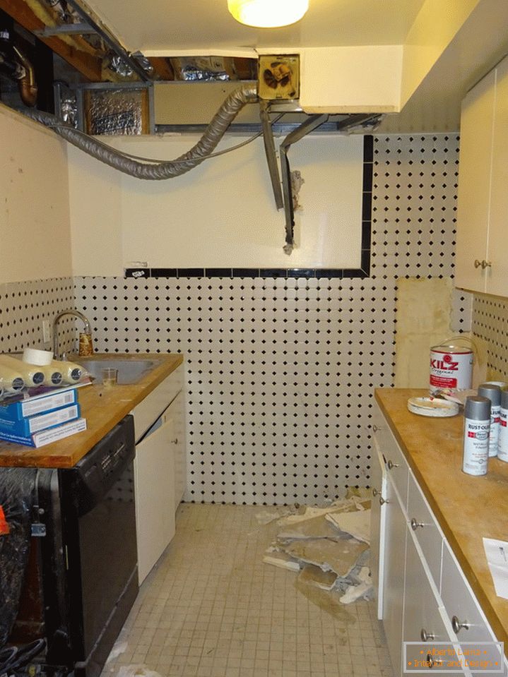 Interior design of small kitchen before repair