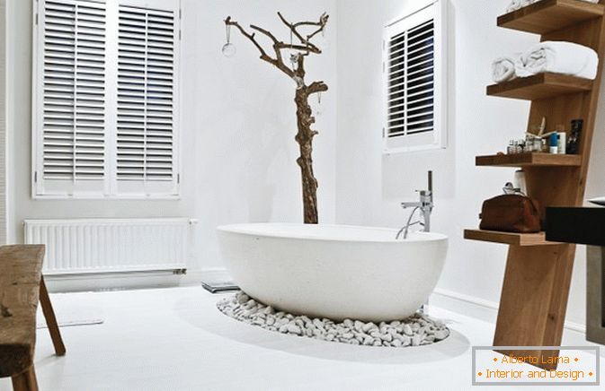 Superb interior design of a small bathtub