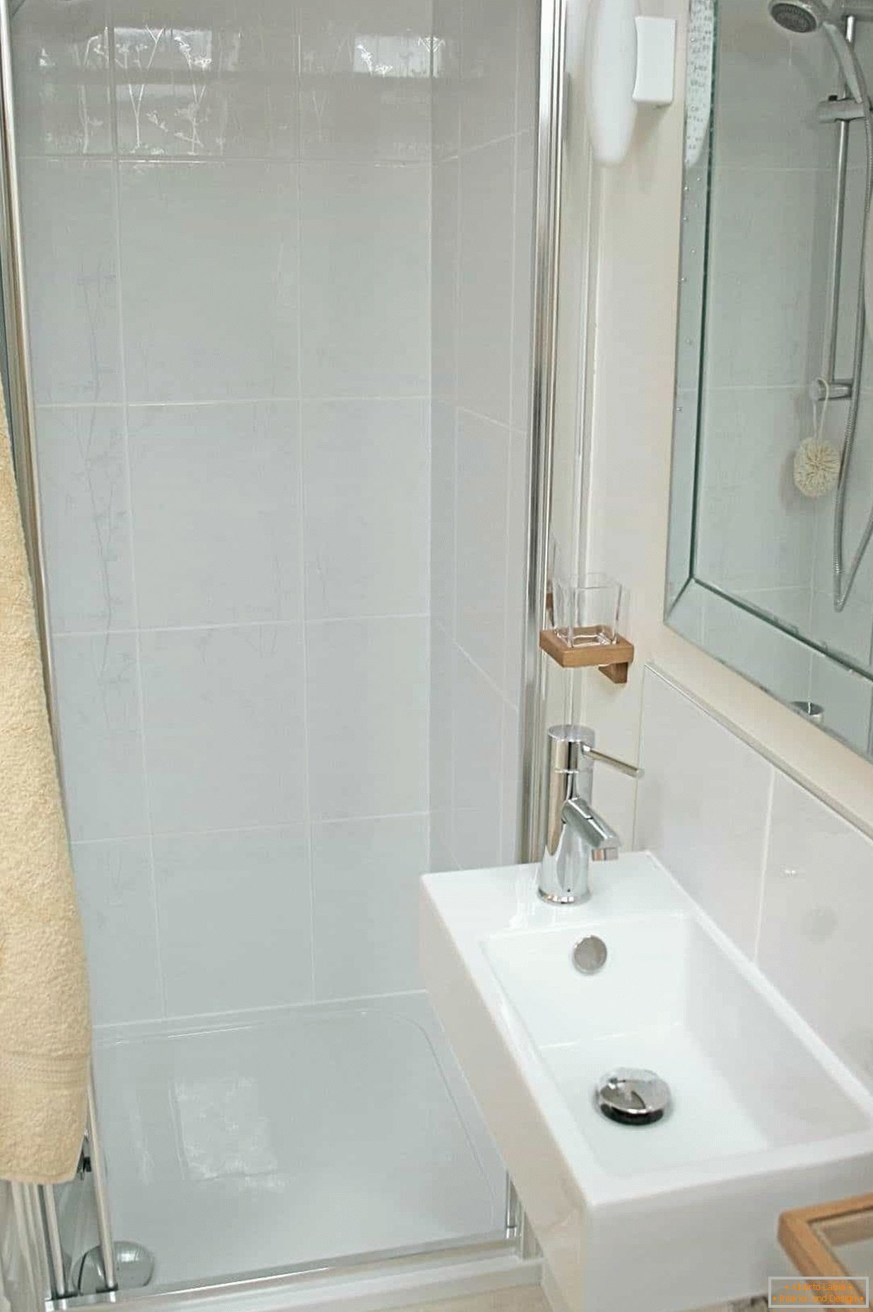 Compact washbasin and shower