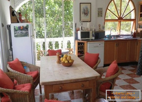 Kitchen with wicker furniture