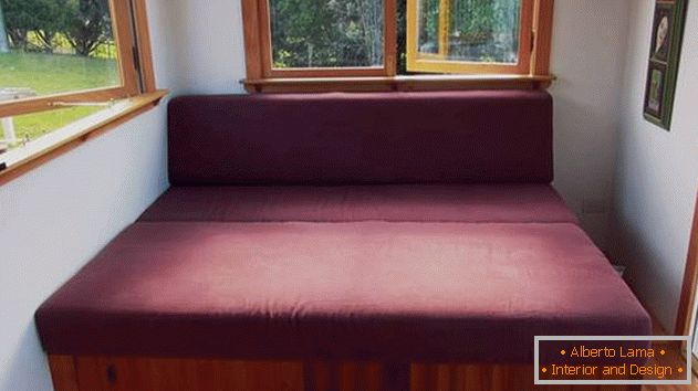 Design of a small private house: sofa с передвижными ящиками для хранения