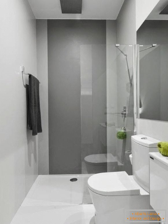 Small combined bathroom - photo in white tones